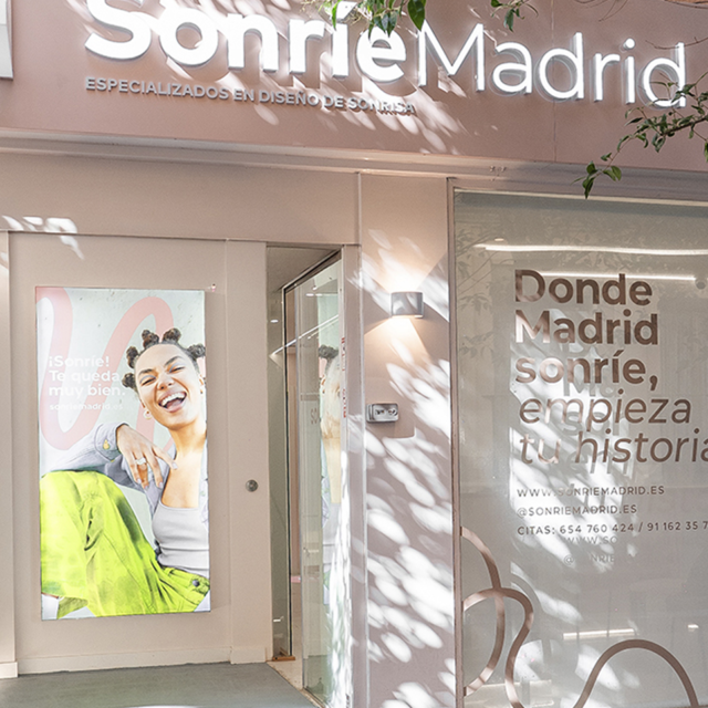 https://sonriemadrid.es/wp-content/uploads/2026/01/clinicadental--640x640.png